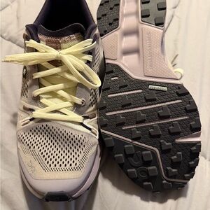 OnCloud Women's Sneakers - Cloudsurfer Trail